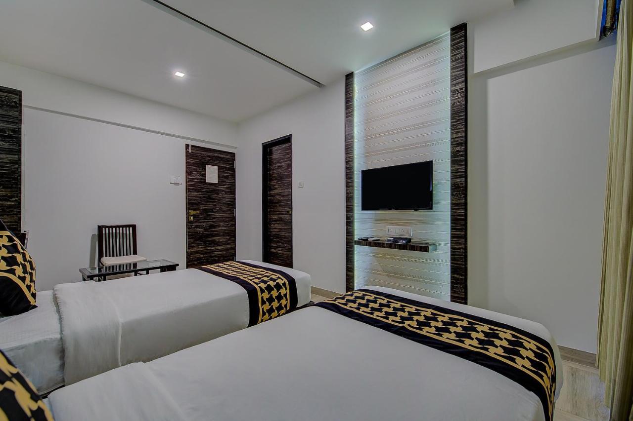 Oyo 78245 Collection O Hotel Crown Inn نافي مومباي المظهر الخارجي الصورة