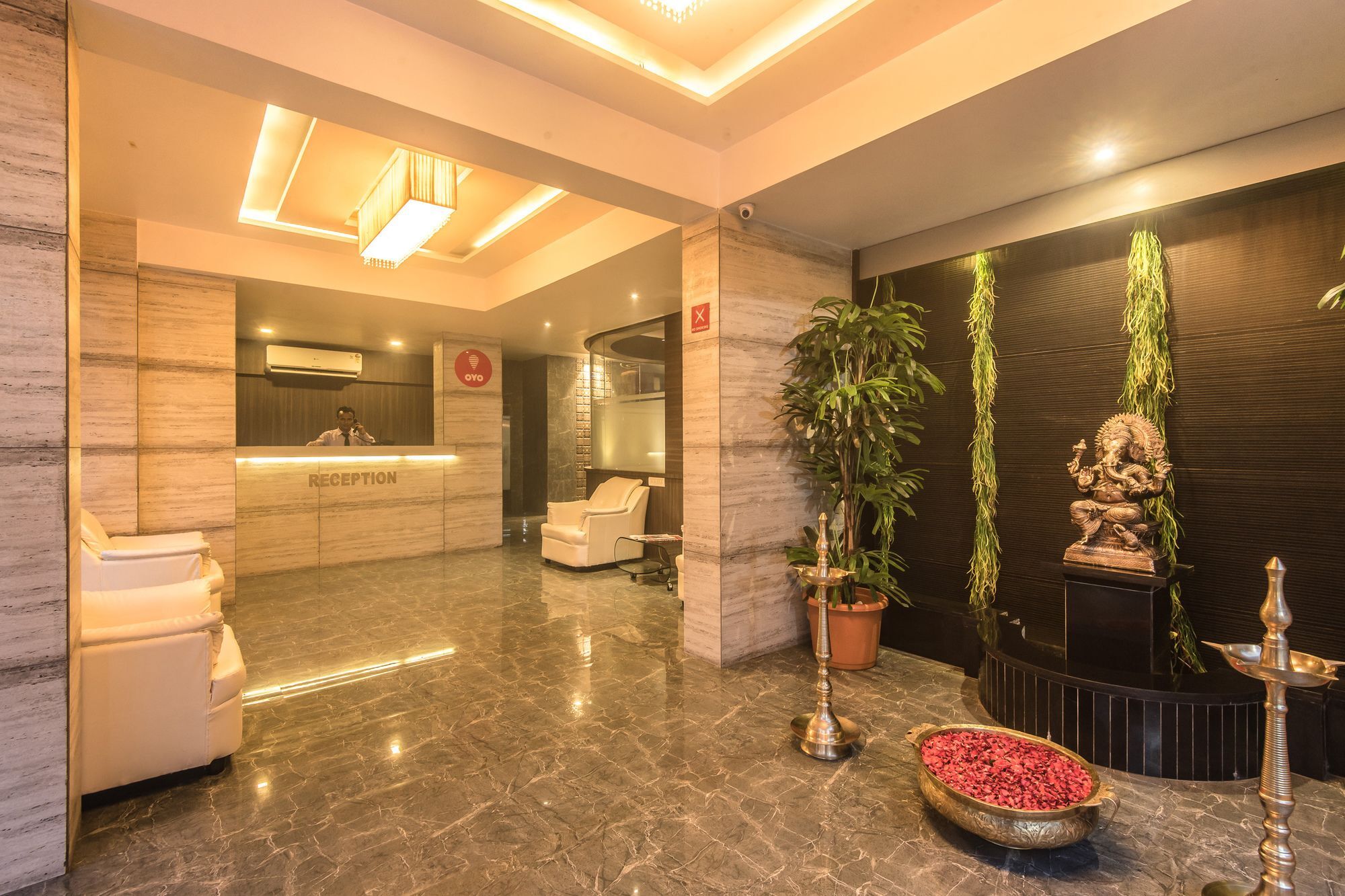Oyo 78245 Collection O Hotel Crown Inn نافي مومباي المظهر الخارجي الصورة
