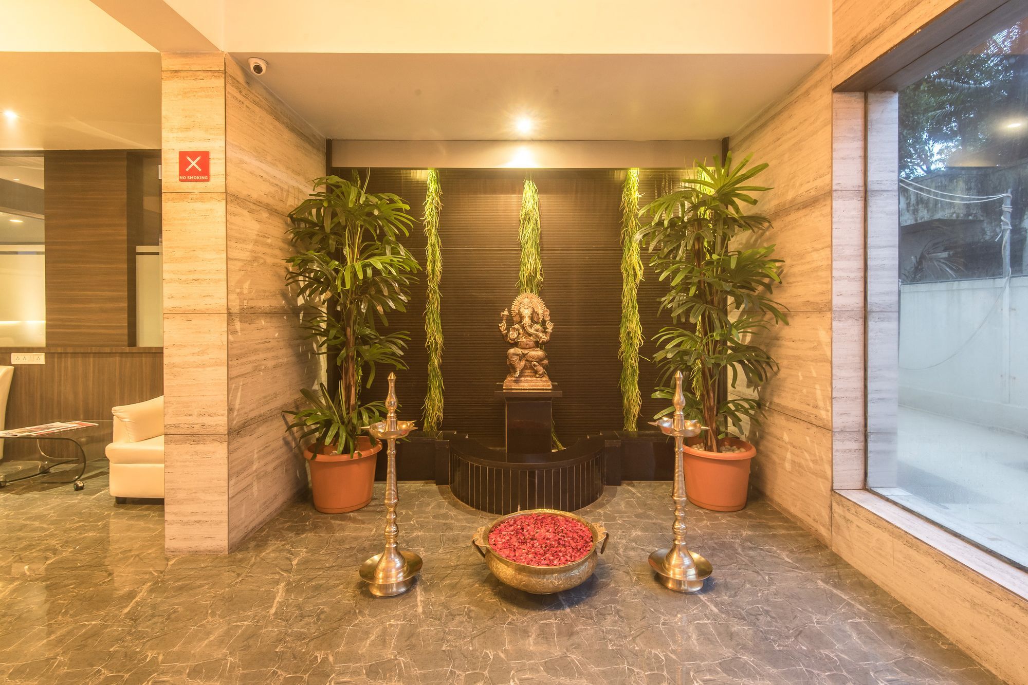 Oyo 78245 Collection O Hotel Crown Inn نافي مومباي المظهر الخارجي الصورة